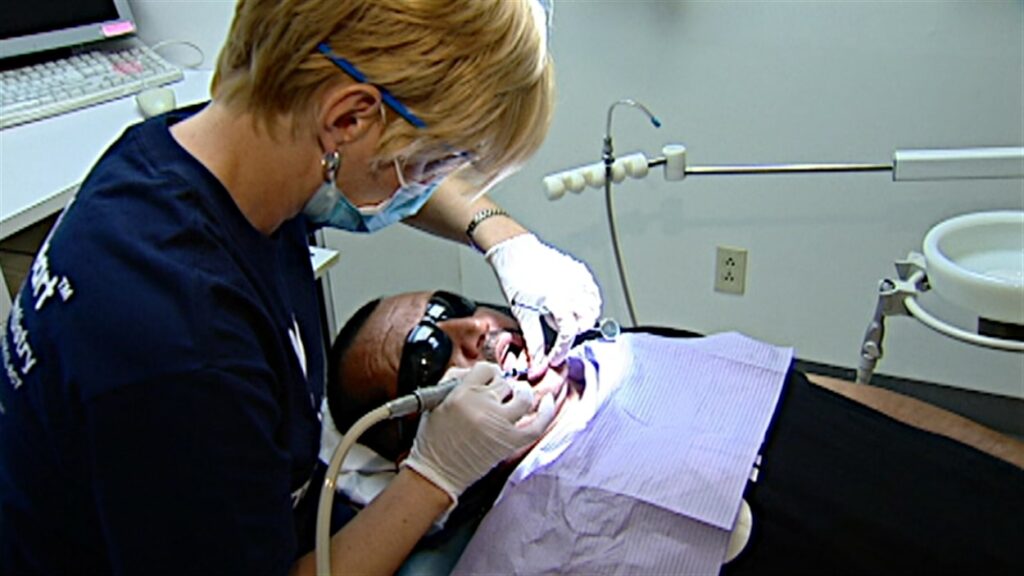 Comment aller chez le dentiste sans argent ?