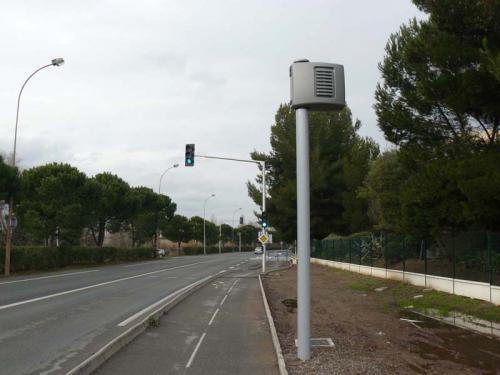 Est-ce que le radar tourelle prend dans les deux sens ?