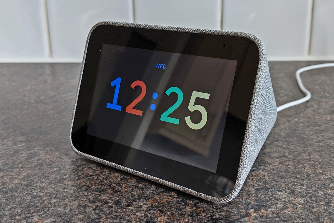 Does the Lenovo smart clock play music?