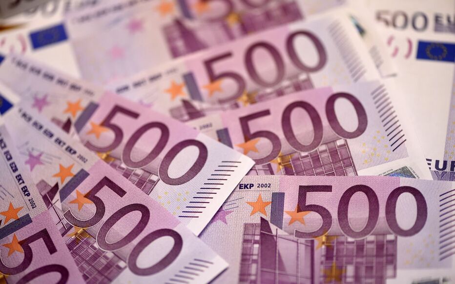 Siapa yang mengambil uang kertas 500 euro?