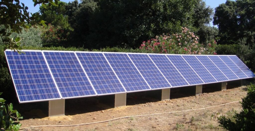 Quelle surface de panneau solaire pour être autonome ?