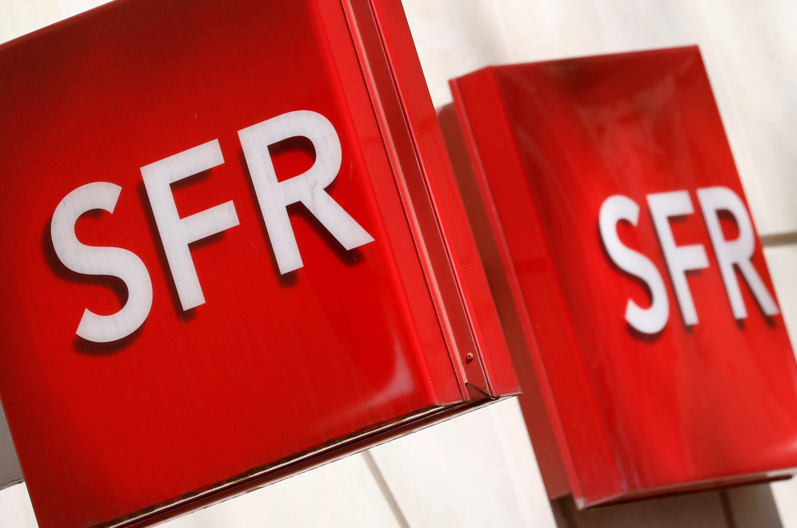 Hvem kontaktes for SFR fiberinstallasjon?